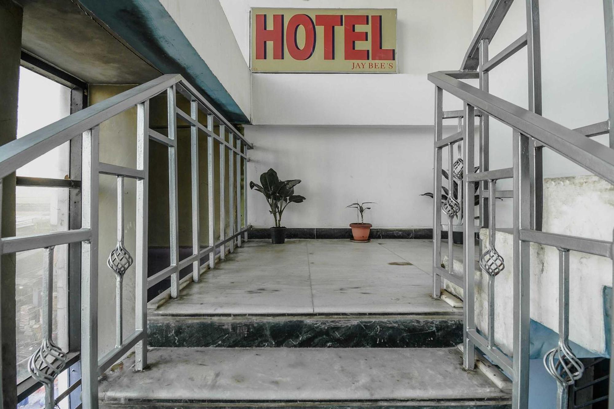 דיברוגר Oyo Flagship 71156 Hotel Jaybee'S מראה חיצוני תמונה